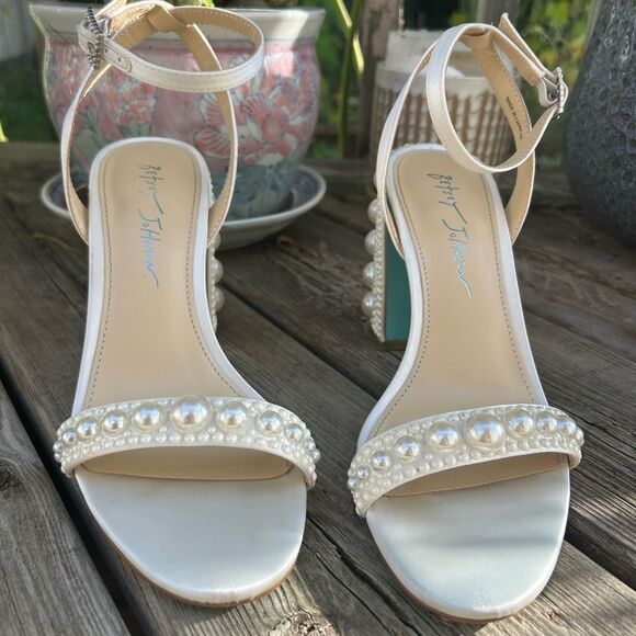 Blue By Betsey Johnson Heels Sandals Pearl Size 7M Bride Wedding Pumps - Picture 11 of 16